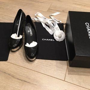 Chanel Black Patent Leather Platform Metal Logo Trim Pumps SZ 37